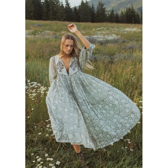 Daughters of India Dresses & Skirts - Daughters of India Diya Midi Dress Pistachio